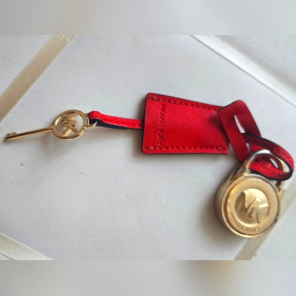 Micheal Kors Logo Signature Lock and Key Keychain Purse Charm Burnt Orange GUC - Picture 1 of 6